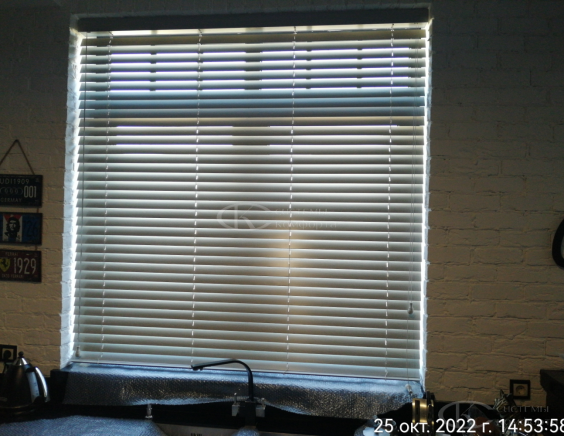 Горизонтальные жалюзи на пластиковые окна