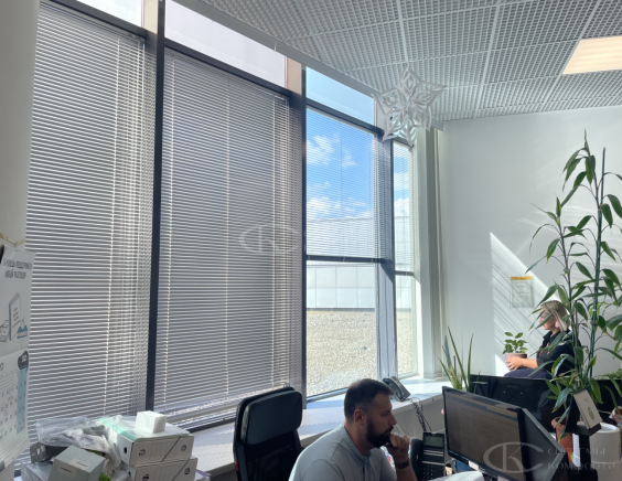 Горизонтальные жалюзи на пластиковые окна