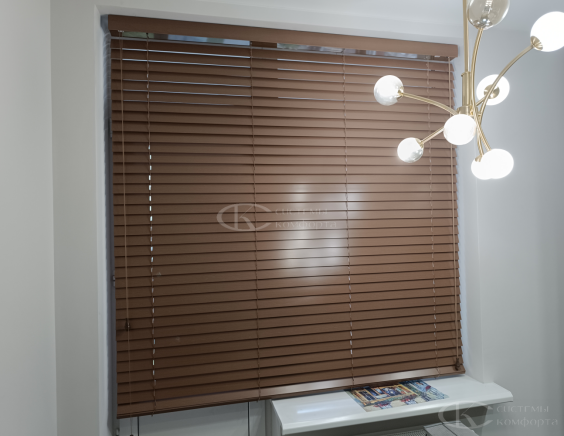 Горизонтальные жалюзи на пластиковые окна