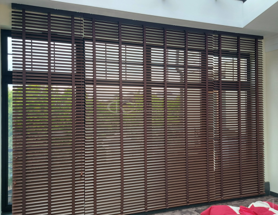 Горизонтальные жалюзи на пластиковые окна