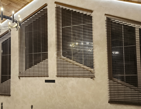 Горизонтальные жалюзи на пластиковые окна