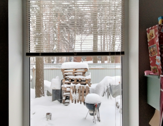 Горизонтальные жалюзи на пластиковые окна