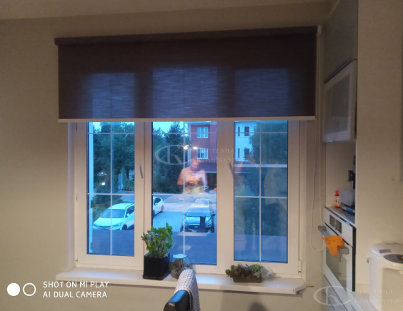 Рулонные шторы на кухню