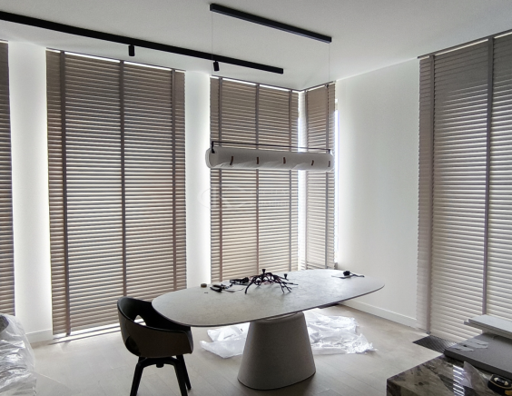 Горизонтальные жалюзи на пластиковые окна